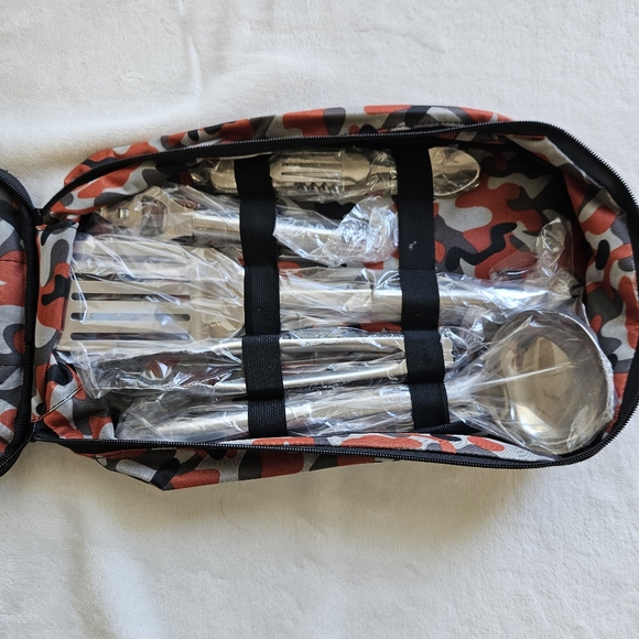 Wellmax Camping Grill Utensil Set w/bag, cutting board, knife, spatula, tongs - Picture 9 of 10